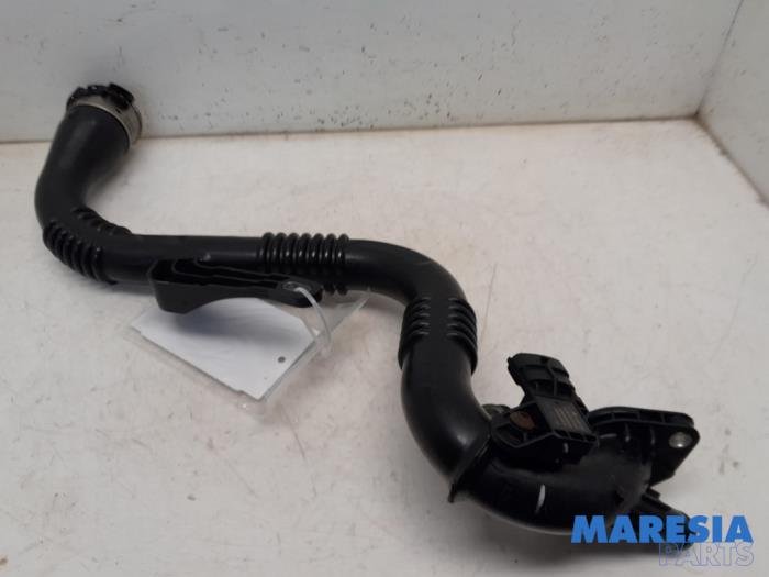 Gebruikte Intercooler Buis Renault Clio IV Estate/Grandtour (7R) 0.9 Energy TCE 12V Prijs € 29,98 Margeregeling aangeboden door Maresia Parts