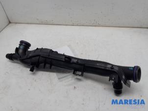 Gebruikte Waterpijp Peugeot 308 (L3/L8/LB/LH/LP) 1.2 12V e-THP PureTech 110 Prijs € 19,00 Margeregeling aangeboden door Maresia Parts