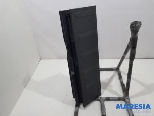 Gebruikte Bekleding bagageruimte Peugeot 3008 I (0U/HU) 1.6 16V THP 155 Prijs € 39,00 Margeregeling aangeboden door Maresia Parts