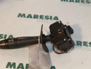 Gebruikte Pinker Schakelaar Renault Megane Coupé (DA) 1.6i Prijs € 25,00 Margeregeling aangeboden door Maresia Parts