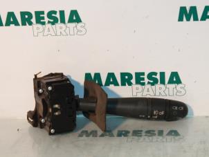 Gebruikte Pinker Schakelaar Renault Megane Coupé (DA) 1.6i Prijs € 25,00 Margeregeling aangeboden door Maresia Parts