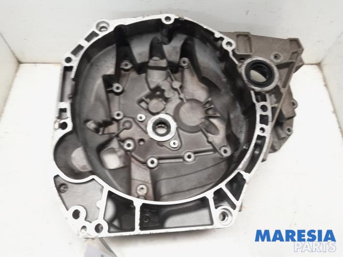 Gebruikte Versnellingsbakhuis Renault Clio IV (5R) 0.9 Energy TCE 90 12V Prijs € 50,00 Margeregeling aangeboden door Maresia Parts