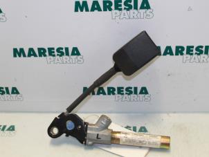 Gebruikte Gordelspanner links Peugeot 306 (7A/C/S) 1.4 Prijs € 25,00 Margeregeling aangeboden door Maresia Parts