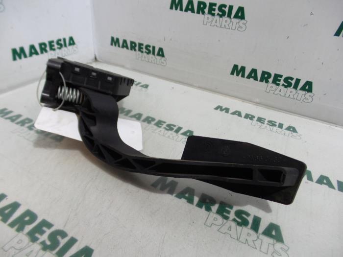 Gebruikte Sensor Gaspedaalpositie Fiat Grande Punto (199) 1.2 Prijs € 15,00 Margeregeling aangeboden door Maresia Parts