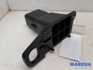 Gebruikte Bumperbalk voor Peugeot 3008 I (0U/HU) 1.6 16V THP 155 Prijs € 15,00 Margeregeling aangeboden door Maresia Parts