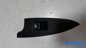 Gebruikte Ruit schakelaar elektrisch Alfa Romeo Giulietta (940) 1.75 TBI 16V QV Prijs € 15,00 Margeregeling aangeboden door Maresia Parts