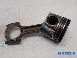 Gebruikte Drijfstang Renault Espace (JK) 2.0 dCi 16V 150 FAP Prijs € 75,00 Margeregeling aangeboden door Maresia Parts