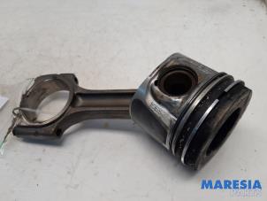 Gebruikte Drijfstang Renault Espace (JK) 2.0 dCi 16V 150 FAP Prijs € 75,00 Margeregeling aangeboden door Maresia Parts