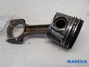 Gebruikte Drijfstang Renault Espace (JK) 2.0 dCi 16V 150 FAP Prijs € 75,00 Margeregeling aangeboden door Maresia Parts