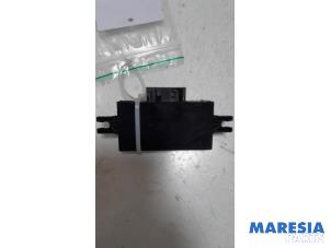 Gebruikte Module Centrale Deurvergrendeling Peugeot 3008 II (M4/MC/MJ/MR) 1.2 12V e-THP PureTech 130 Prijs € 20,00 Margeregeling aangeboden door Maresia Parts