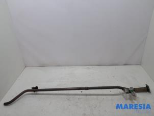 Gebruikte Uitlaat Middendemper Renault Clio IV (5R) 0.9 Energy TCE 90 12V Prijs € 50,00 Margeregeling aangeboden door Maresia Parts