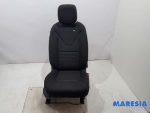 Gebruikte Stoel rechts Renault Clio IV (5R) 0.9 Energy TCE 90 12V Prijs € 157,50 Margeregeling aangeboden door Maresia Parts