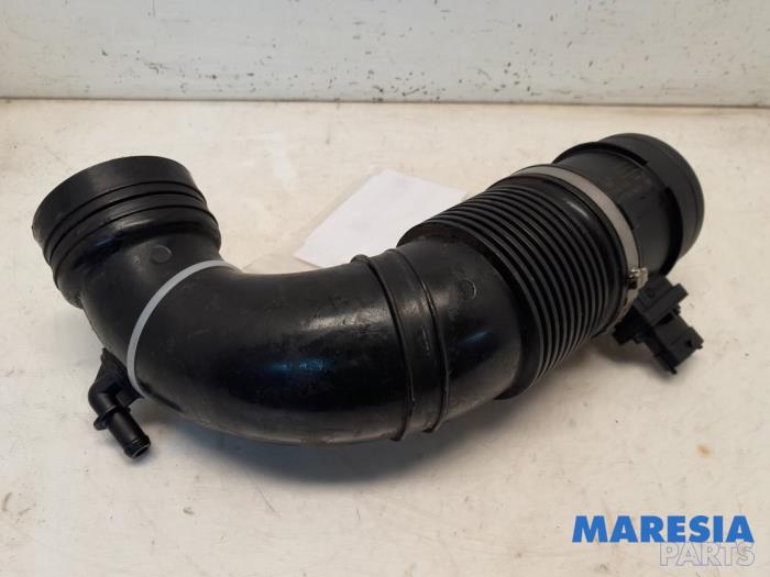 Gebruikte Luchtmassameter Alfa Romeo Giulietta (940) 1.75 TBI 16V QV Prijs € 79,99 Margeregeling aangeboden door Maresia Parts