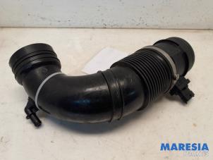 Gebruikte Luchtmassameter Alfa Romeo Giulietta (940) 1.75 TBI 16V QV Prijs € 79,99 Margeregeling aangeboden door Maresia Parts