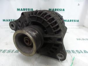 Gebruikte Dynamo Lancia Lybra 1.8 16V VVT Prijs € 40,00 Margeregeling aangeboden door Maresia Parts