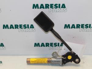 Gebruikte Gordelspanner rechts Peugeot 406 (8B) 1.8 16V Prijs € 25,00 Margeregeling aangeboden door Maresia Parts