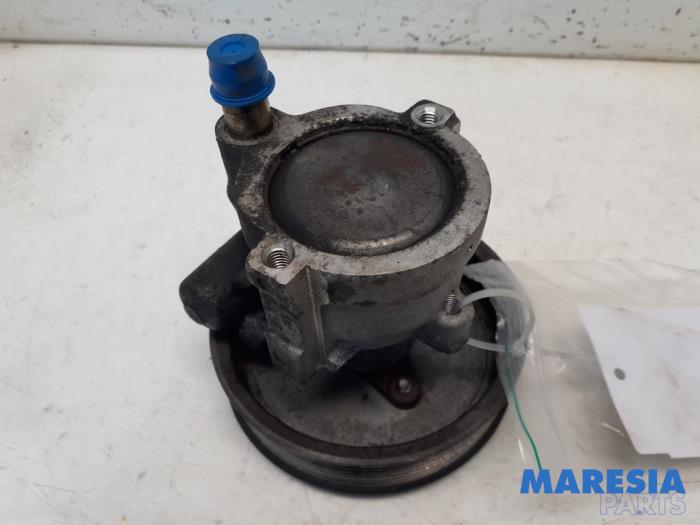 Gebruikte Servopomp Renault Espace (JK) 2.0 dCi 16V 150 FAP Prijs € 67,50 Margeregeling aangeboden door Maresia Parts