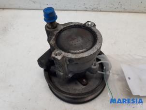 Gebruikte Servopomp Renault Espace (JK) 2.0 dCi 16V 150 FAP Prijs € 67,50 Margeregeling aangeboden door Maresia Parts