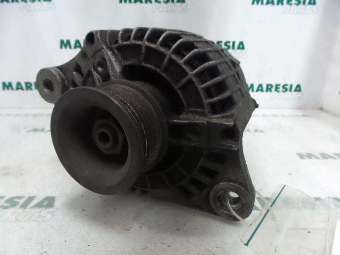 Gebruikte Dynamo Alfa Romeo 156 (932) 2.0 Twin Spark 16V Prijs € 40,00 Margeregeling aangeboden door Maresia Parts