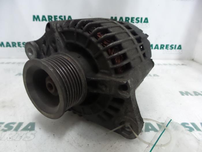 Gebruikte Dynamo Alfa Romeo 156 (932) 2.0 Twin Spark 16V Prijs € 40,00 Margeregeling aangeboden door Maresia Parts
