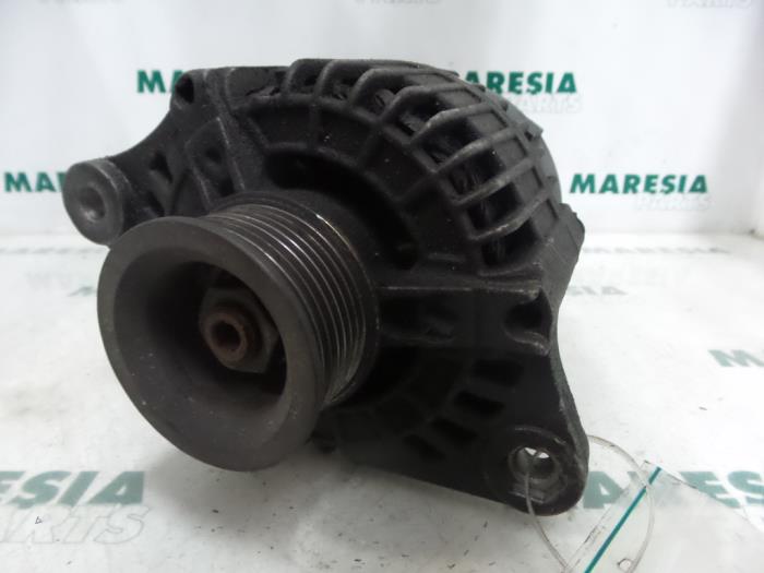 Gebruikte Dynamo Alfa Romeo 156 (932) 2.0 Twin Spark 16V Prijs € 40,00 Margeregeling aangeboden door Maresia Parts