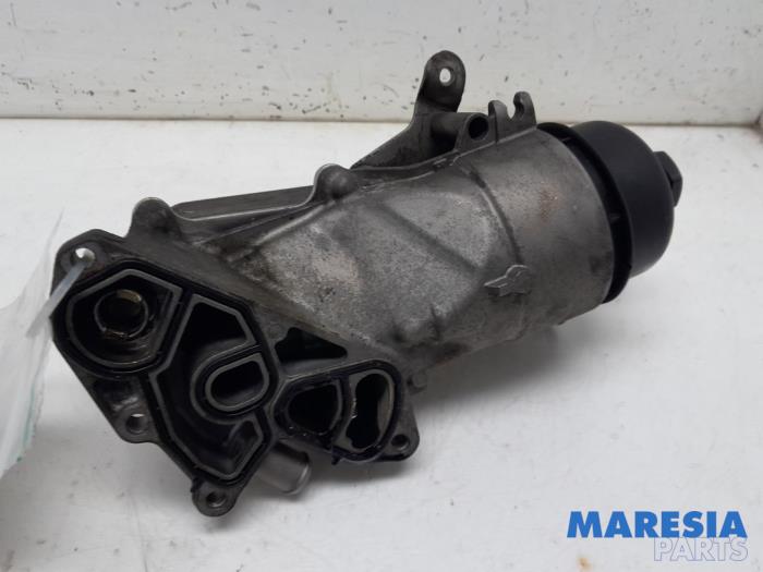 Gebruikte Oliefilterhuis Citroen C4 Grand Picasso (3A) 1.6 HDiF, Blue HDi 115 Prijs € 39,00 Margeregeling aangeboden door Maresia Parts