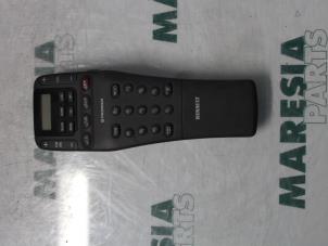 Gebruikte Radio Diversen Renault Espace (JE) 2.0i RTE,RXE Prijs € 35,00 Margeregeling aangeboden door Maresia Parts