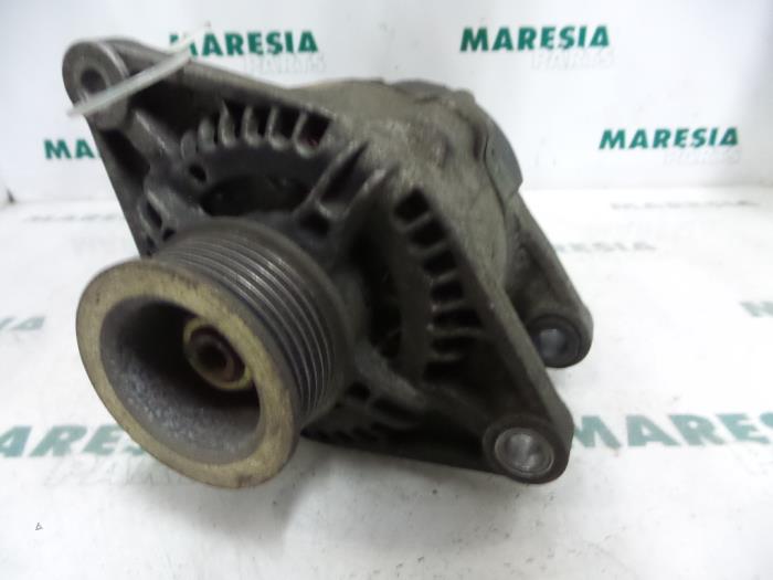 Gebruikte Dynamo Alfa Romeo 146 (930B) 1.6 Twin Spark 16V Prijs € 40,00 Margeregeling aangeboden door Maresia Parts