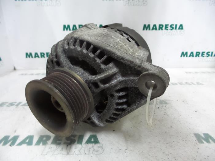Gebruikte Alternator Alfa Romeo 145 (930A) 1.4 Twin Spark 16V Prijs € 40,00 Margeregeling aangeboden door Maresia Parts