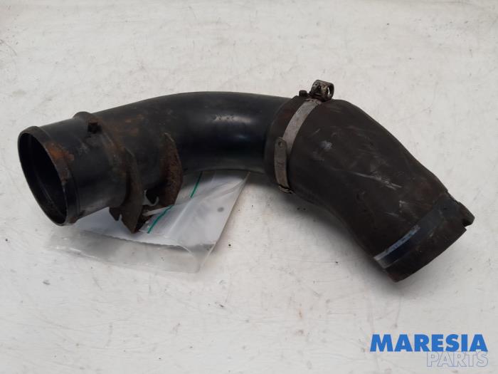 Intercooler Slang van een Lancia Delta (844) 1.4 T-Jet 16V 150 2011