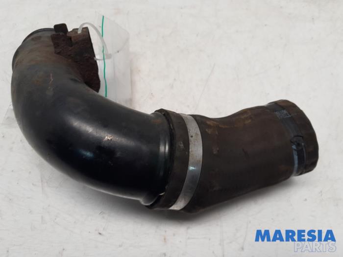 Intercooler Slang van een Lancia Delta (844) 1.4 T-Jet 16V 150 2011