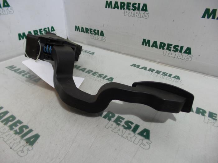 Gebruikte Gaspedaalpositie Sensor Fiat Stilo (192A/B) 2.4 20V Abarth 3-Drs. Prijs € 25,00 Margeregeling aangeboden door Maresia Parts