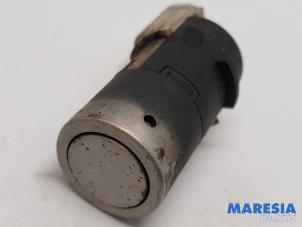 Gebruikte PDC Sensor Renault Espace (JK) 2.0 dCi 16V 150 FAP Prijs € 25,00 Margeregeling aangeboden door Maresia Parts