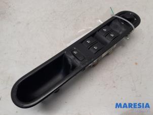 Gebruikte Combischakelaar ramen Renault Espace (JK) 2.0 dCi 16V 150 FAP Prijs € 34,90 Margeregeling aangeboden door Maresia Parts