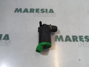 Gebruikte Ruitensproeierpomp voor Peugeot 406 (8B) 2.0 S,SL,ST,STX 16V Prijs € 15,00 Margeregeling aangeboden door Maresia Parts