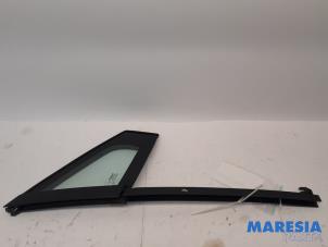 Gebruikte Driehoeks Ruit rechts-voor Renault Clio IV Estate/Grandtour (7R) 0.9 Energy TCE 12V Prijs € 50,00 Margeregeling aangeboden door Maresia Parts