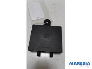 Gebruikte Computer Body Control Renault Clio IV Estate/Grandtour (7R) 0.9 Energy TCE 12V Prijs € 75,00 Margeregeling aangeboden door Maresia Parts