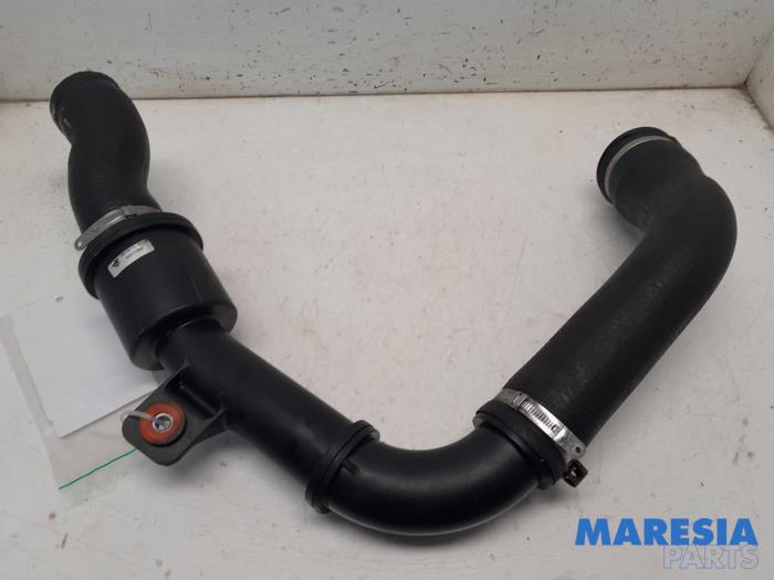 Gebruikte Intercooler Buis Alfa Romeo Giulietta (940) 1.4 TB 16V MultiAir Prijs € 44,99 Margeregeling aangeboden door Maresia Parts