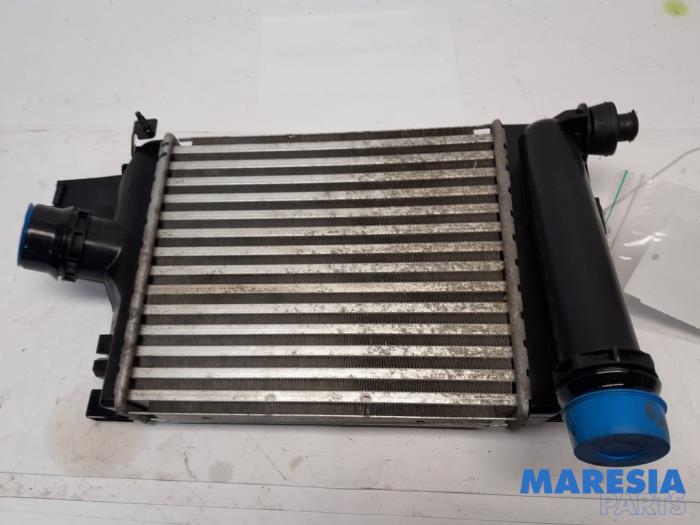 Intercooler Renault Captur I (2R), 2013 0.9 Energy TCE 12V, SUV, Benzine, 898cc, 66kW (90pk), FWD, H4B408; H4BB4, 2015-03, 2R04; 2R05; 2RA1; 2RA4; 2RA5; 2RB1; 2RD1; 2RE1 (Gebruikt)