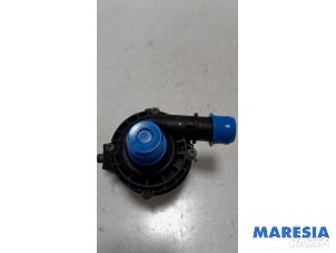 Gebruikte Waterpomp Renault Megane III Grandtour (KZ) 1.4 16V TCe 130 Prijs € 25,00 Margeregeling aangeboden door Maresia Parts