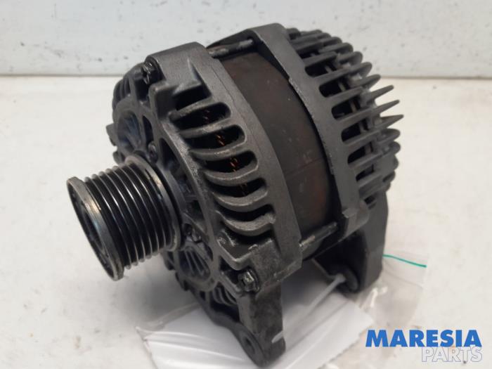 Gebruikte Dynamo Renault Megane III Grandtour (KZ) 1.4 16V TCe 130 Prijs € 50,00 Margeregeling aangeboden door Maresia Parts