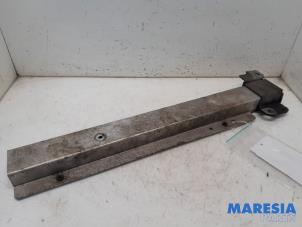 Gebruikte Frontdeel steun Renault Espace (JK) 2.0 dCi 16V 150 FAP Prijs € 65,00 Margeregeling aangeboden door Maresia Parts