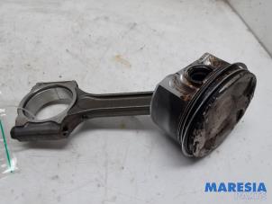 Gebruikte Drijfstang Renault Scénic III (JZ) 2.0 16V CVT Prijs € 65,00 Margeregeling aangeboden door Maresia Parts