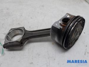 Gebruikte Drijfstang Renault Scénic III (JZ) 2.0 16V CVT Prijs € 65,00 Margeregeling aangeboden door Maresia Parts