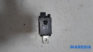 Gebruikte Antenne Citroen C5 III Berline (RD) 1.6 16V THP 155 Prijs € 20,00 Margeregeling aangeboden door Maresia Parts