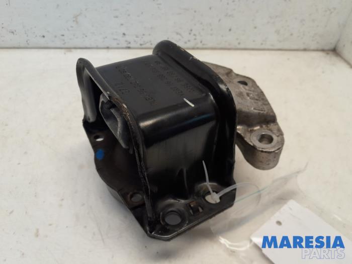 Gebruikte Motorsteun Peugeot Partner Tepee (7A/B/C/D/E/F/G/J/P/S) 1.6 VTI 120 16V Prijs € 35,00 Margeregeling aangeboden door Maresia Parts