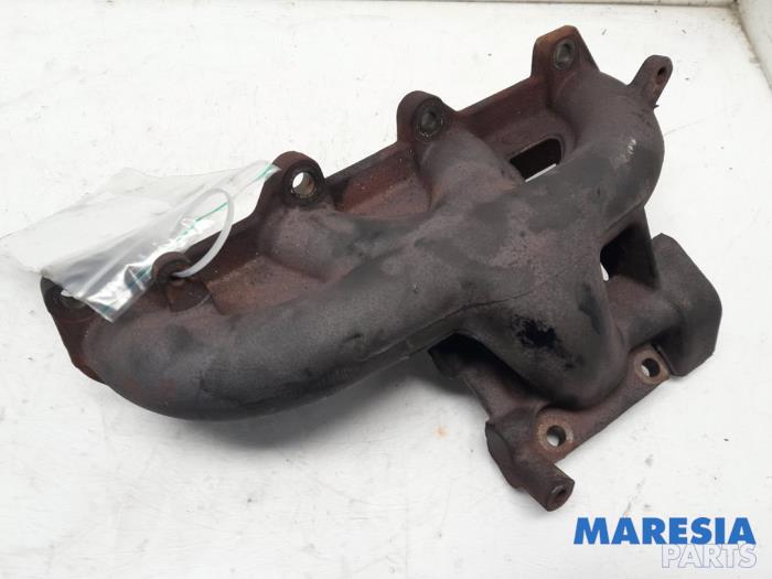 Gebruikte Spruitstuk Uitlaat Alfa Romeo 147 (937) 1.9 JTD 115 Prijs € 75,00 Margeregeling aangeboden door Maresia Parts
