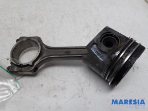 Gebruikte Drijfstang Fiat Doblo Cargo (263) 1.3 MJ 16V Euro 4 Prijs € 59,99 Margeregeling aangeboden door Maresia Parts