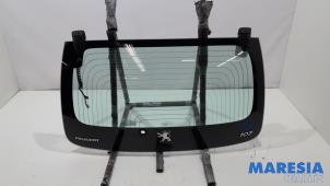 Gebruikte Ruit achter Peugeot 107 1.0 12V Prijs € 74,00 Margeregeling aangeboden door Maresia Parts