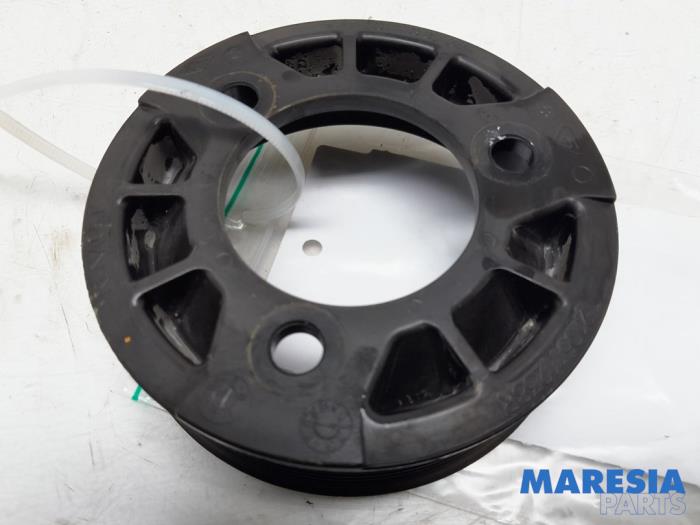 Gebruikte Poelie Waterpomp Renault Trafic (1FL/2FL/3FL/4FL) 1.6 dCi 90 Prijs € 35,70 Inclusief btw aangeboden door Maresia Parts